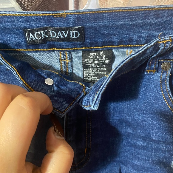 Plus size Ripped Short - Picture 2 of 3